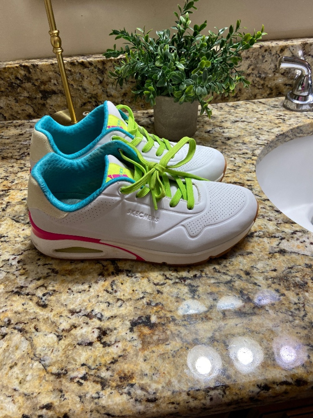 Skeetcher Arch support/ Running Shoes